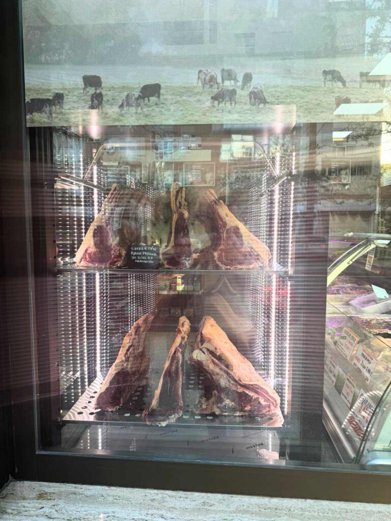 Incorporamos Cámaras de Maduración para mantener en perfectas condiciones nuestras Carnes Premium 1 que son las carnes de maduracion Incorporamos Cámaras de Maduración para mantener en perfectas condiciones nuestras Carnes Premium