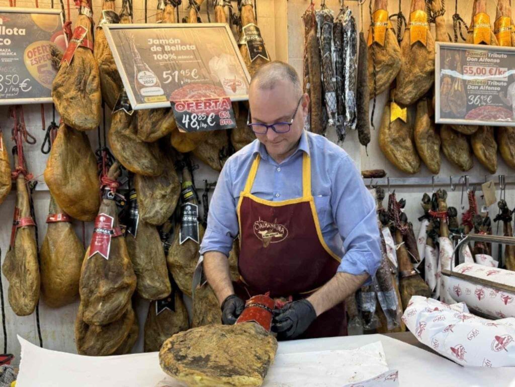 Jamón Ibérico: Todo lo que Debes Saber sobre el Tesoro Gastronómico de España 4 jamón ibérico La Salmantina