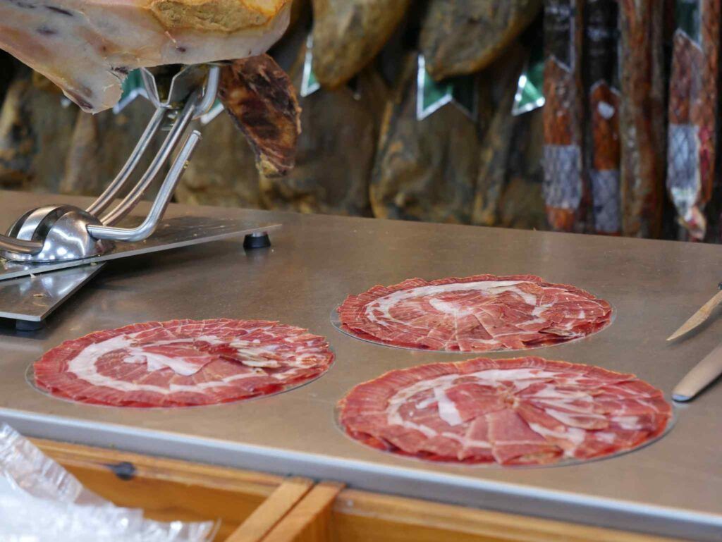 Jamón Ibérico: Todo lo que Debes Saber sobre el Tesoro Gastronómico de España 2 mejor jamón ibérico