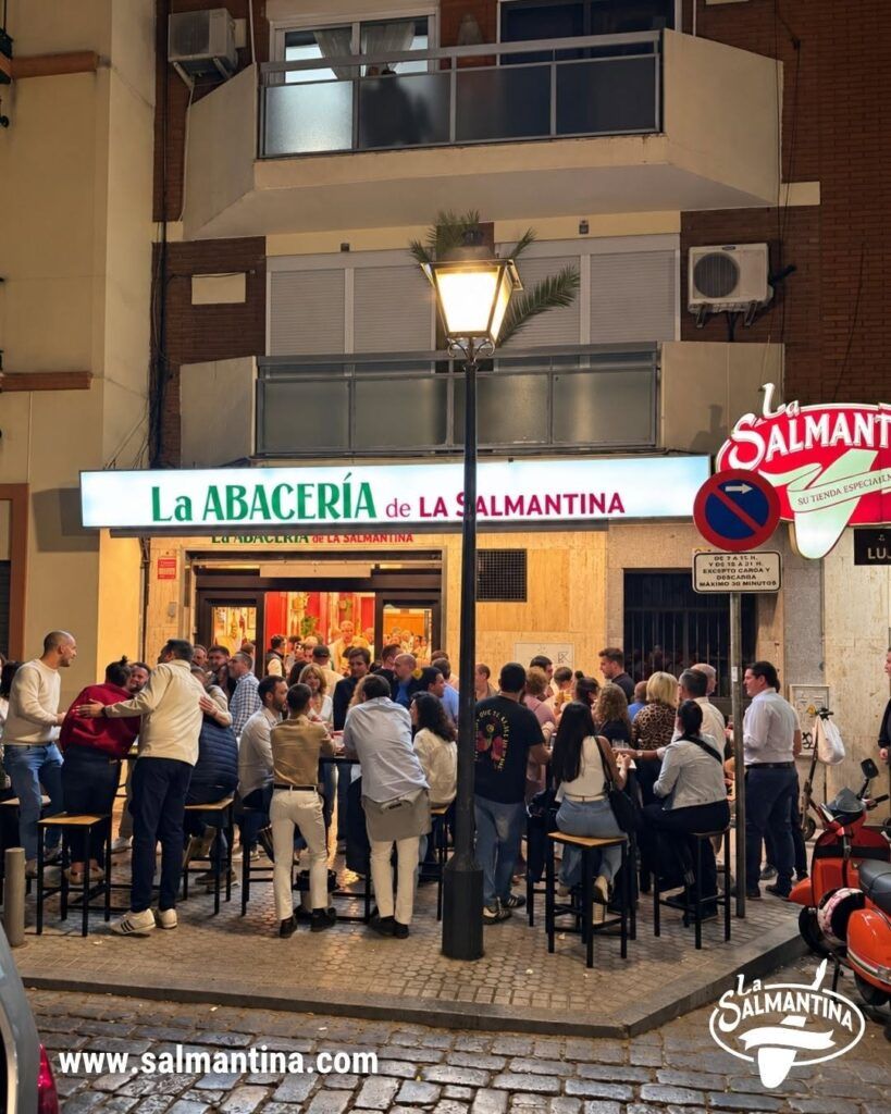 Abacería La Salmantina, en Triana, Sevilla